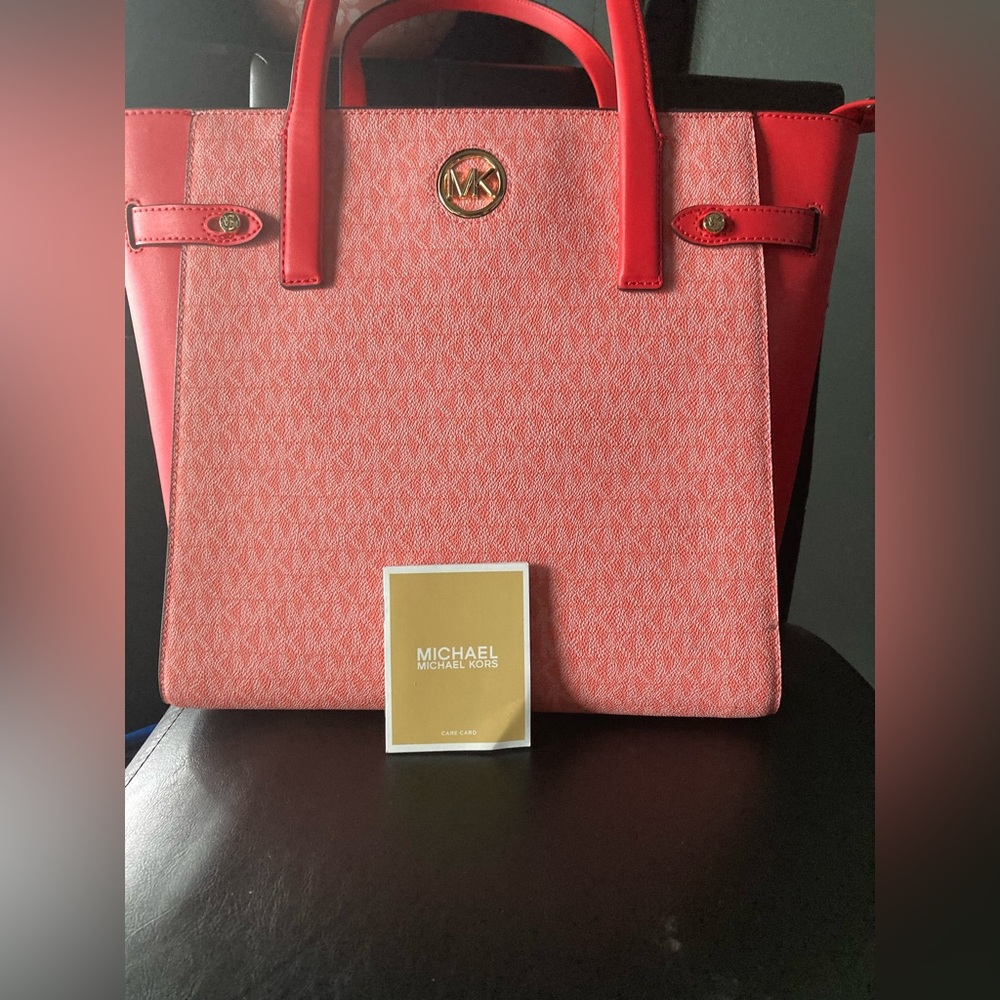 Michael Korse purse